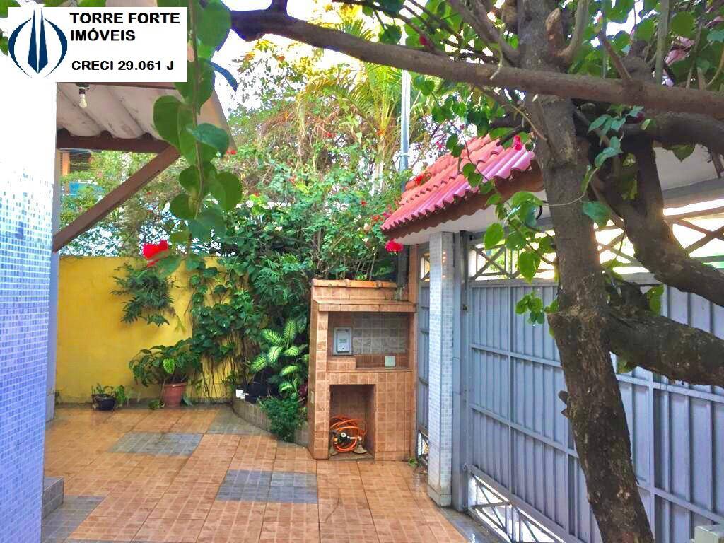 Casa à venda com 4 quartos, 320m² - Foto 18