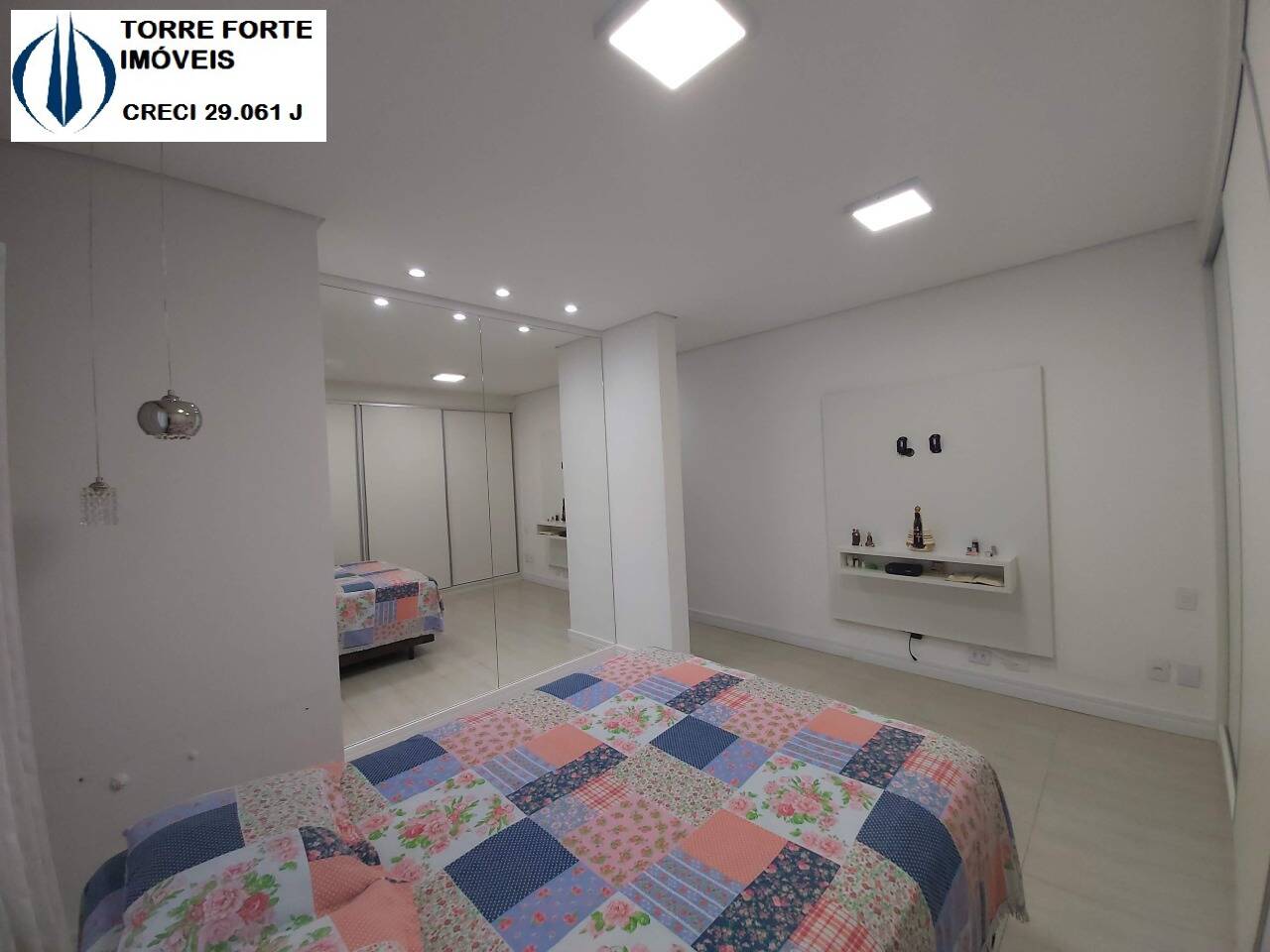 Casa à venda com 4 quartos, 301m² - Foto 14