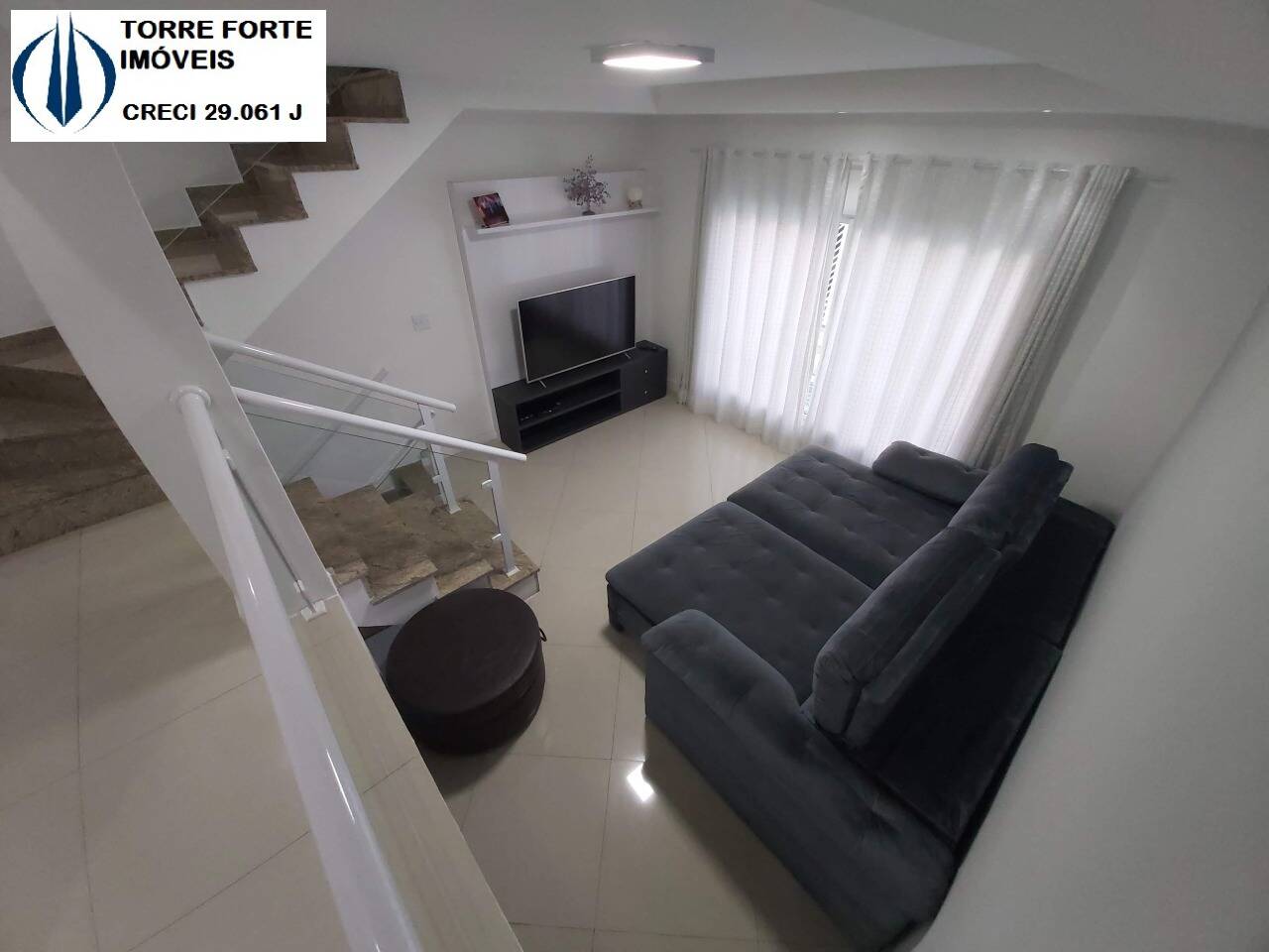 Casa à venda com 4 quartos, 301m² - Foto 2