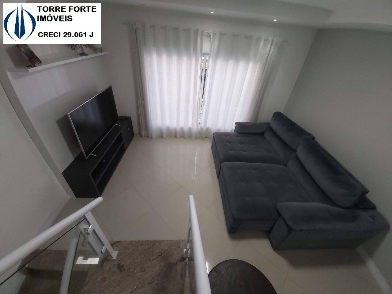 Casa à venda com 4 quartos, 301m² - Foto 1