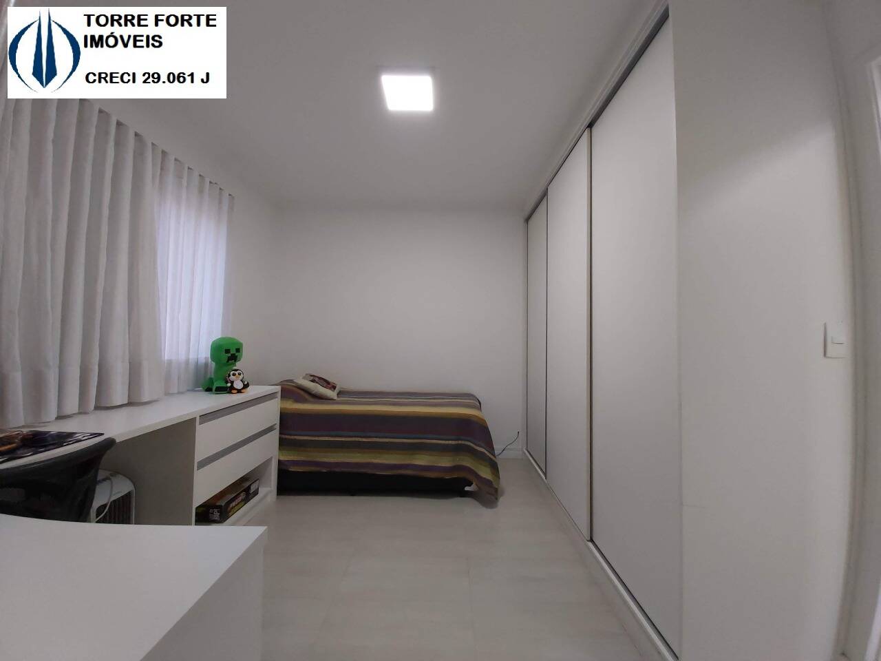 Casa à venda com 4 quartos, 301m² - Foto 11