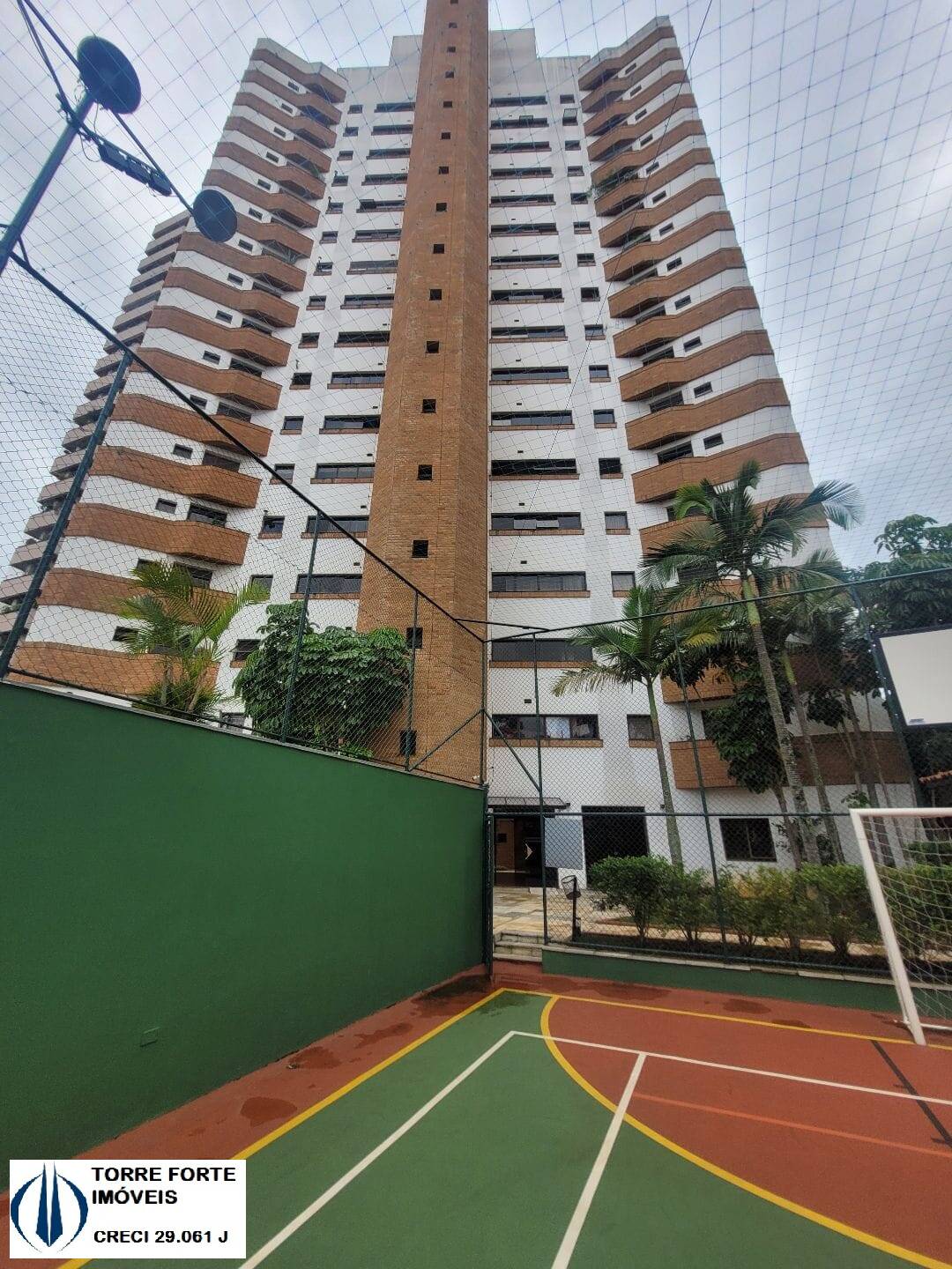 Apartamento à venda com 3 quartos, 140m² - Foto 1