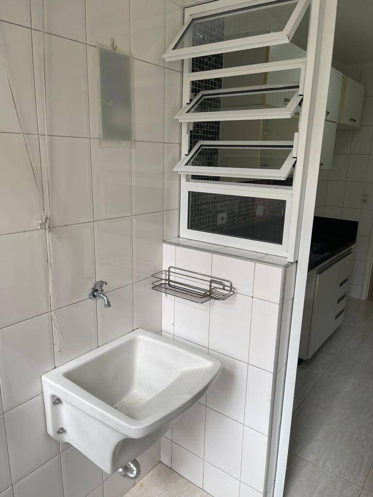 Apartamento à venda com 3 quartos, 65m² - Foto 2