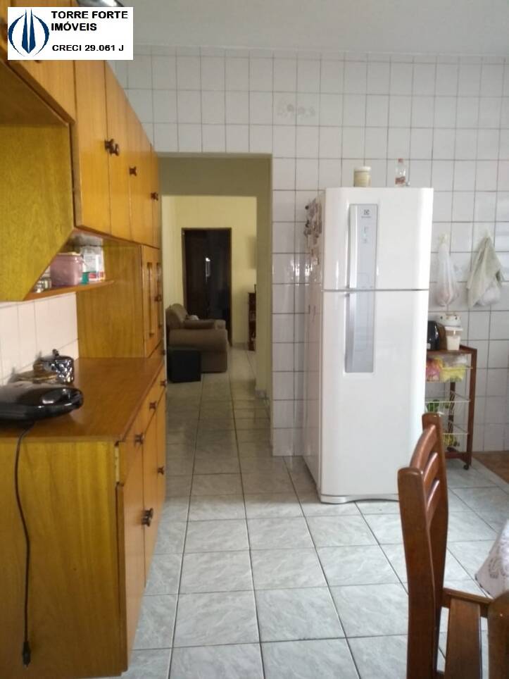 Casa à venda com 2 quartos, 100m² - Foto 2