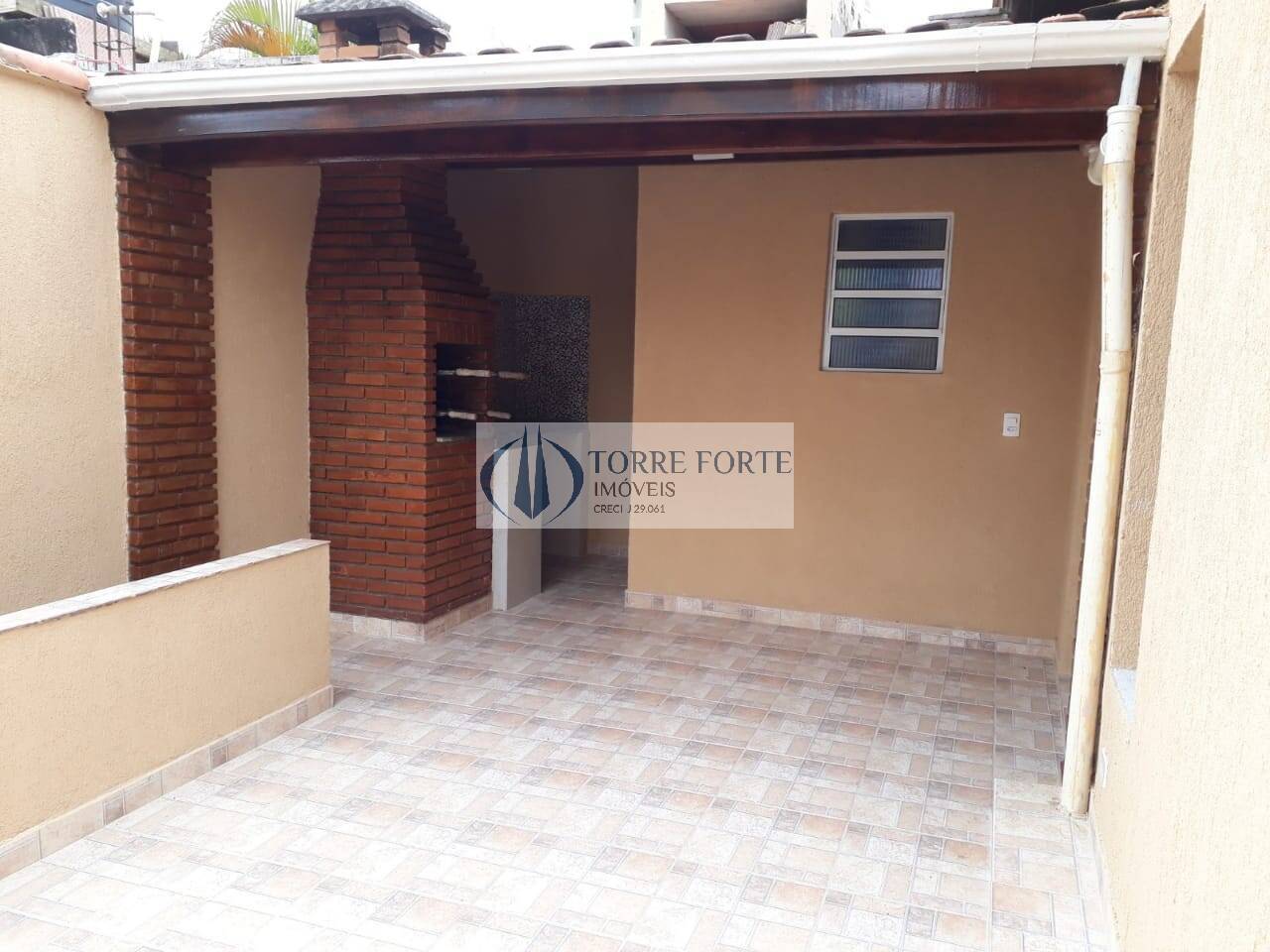 Casa à venda com 2 quartos, 80m² - Foto 1