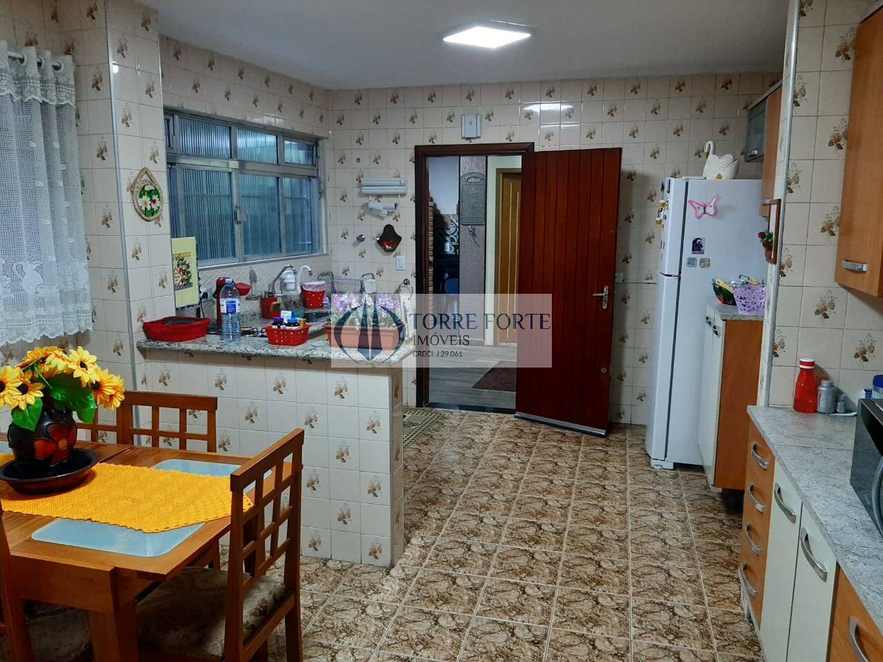 Casa à venda com 3 quartos, 136m² - Foto 4