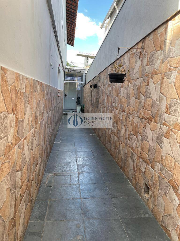 Casa à venda com 3 quartos, 135m² - Foto 2