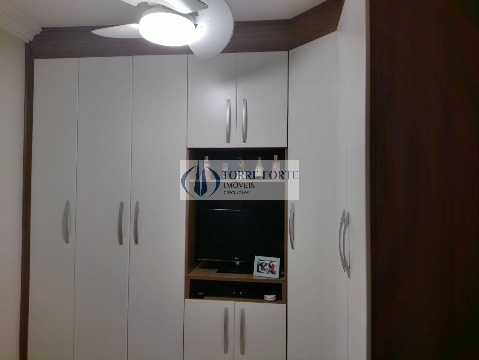 Apartamento à venda com 3 quartos, 76m² - Foto 2