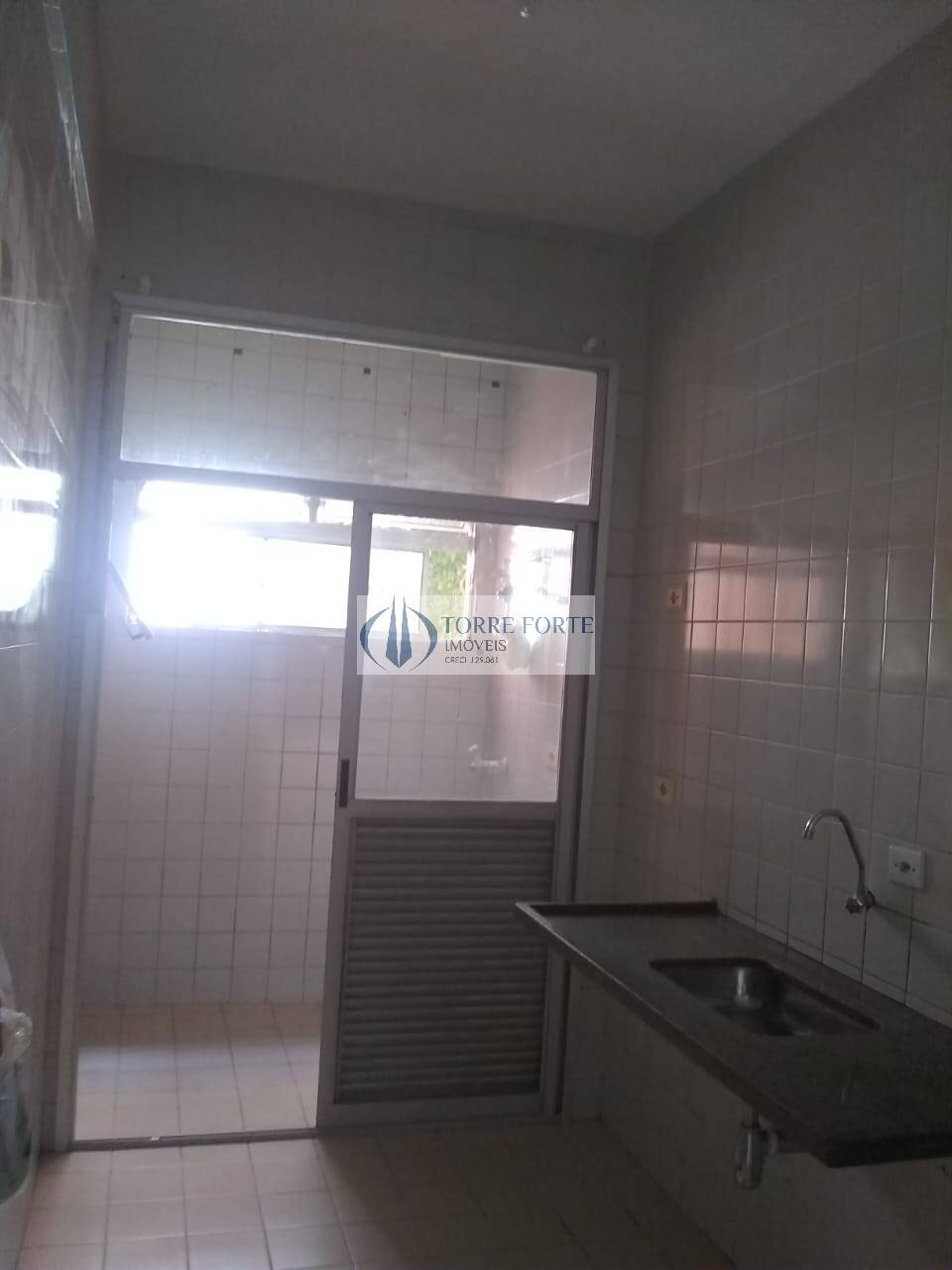 Apartamento à venda com 3 quartos, 76m² - Foto 3