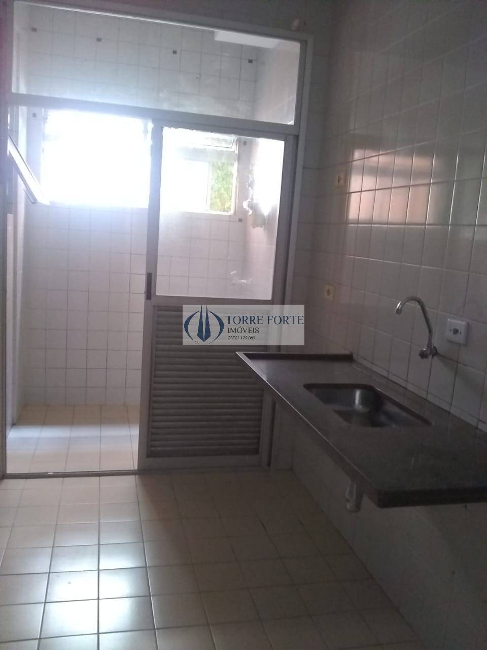 Apartamento à venda com 3 quartos, 76m² - Foto 1