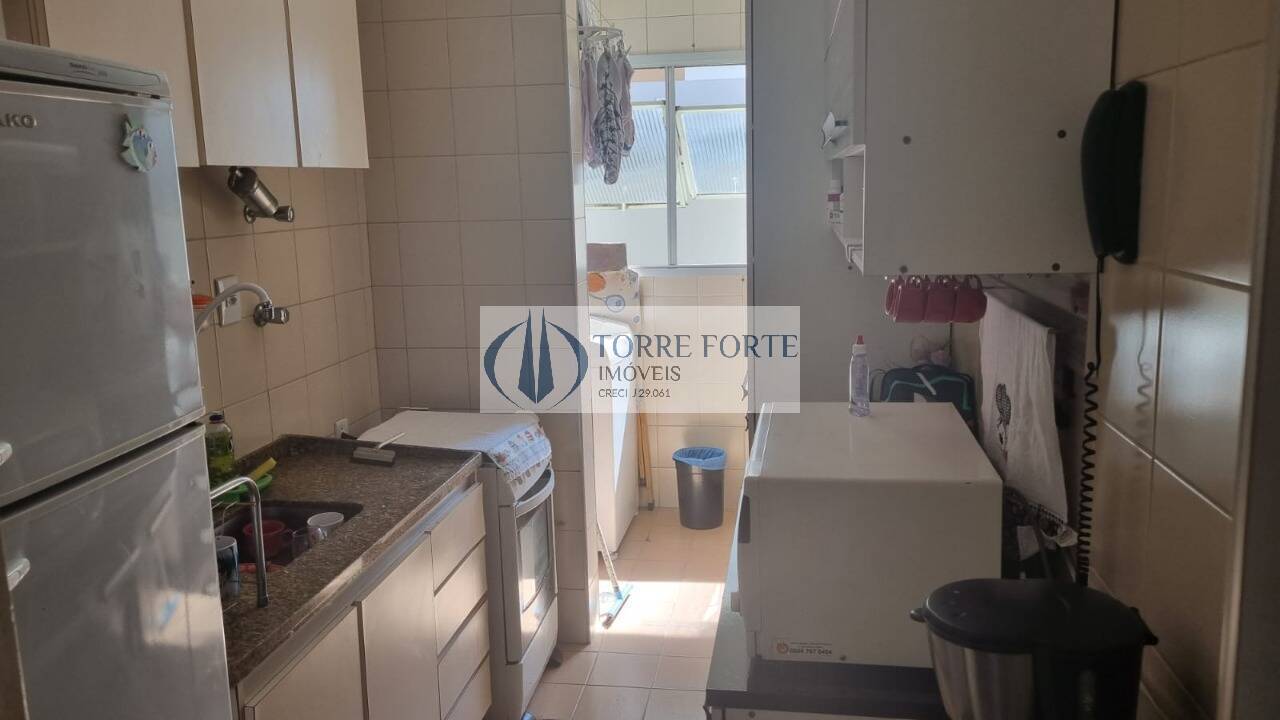 Apartamento à venda com 3 quartos, 56m² - Foto 2