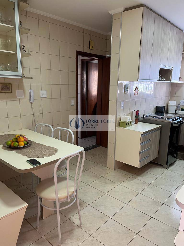 Apartamento à venda com 3 quartos, 121m² - Foto 13