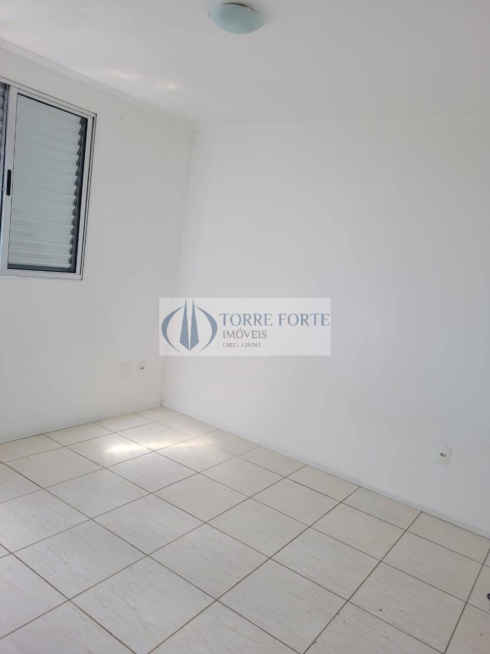 Apartamento à venda com 2 quartos, 64m² - Foto 2