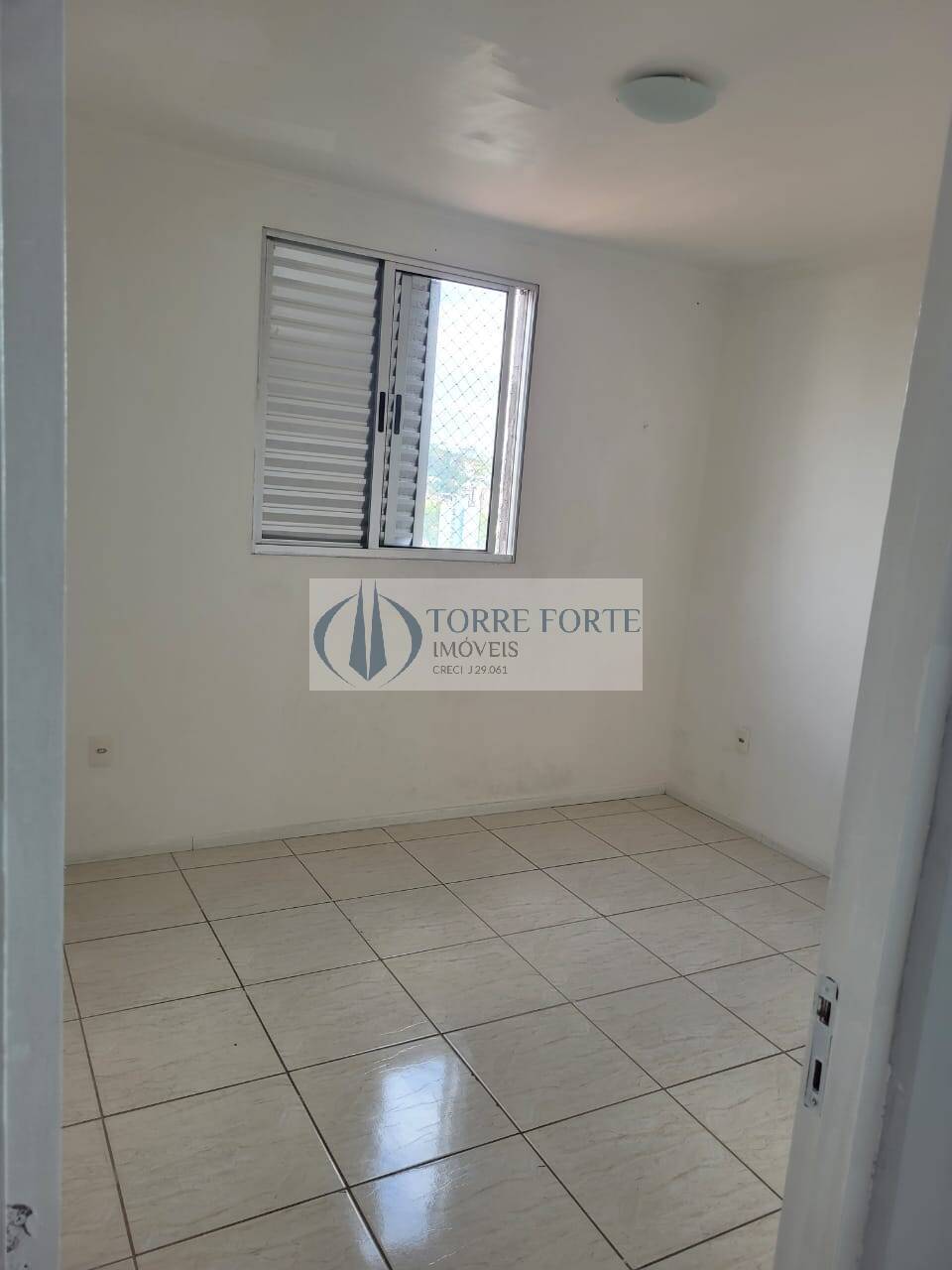 Apartamento à venda com 2 quartos, 64m² - Foto 3