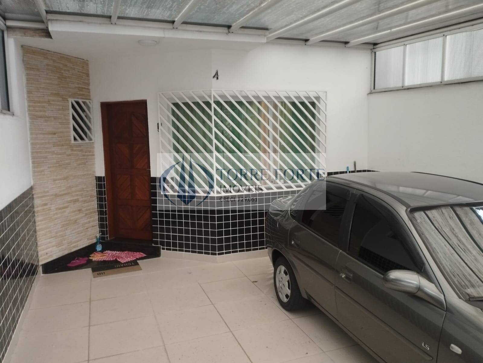 Casa à venda com 2 quartos, 100m² - Foto 1