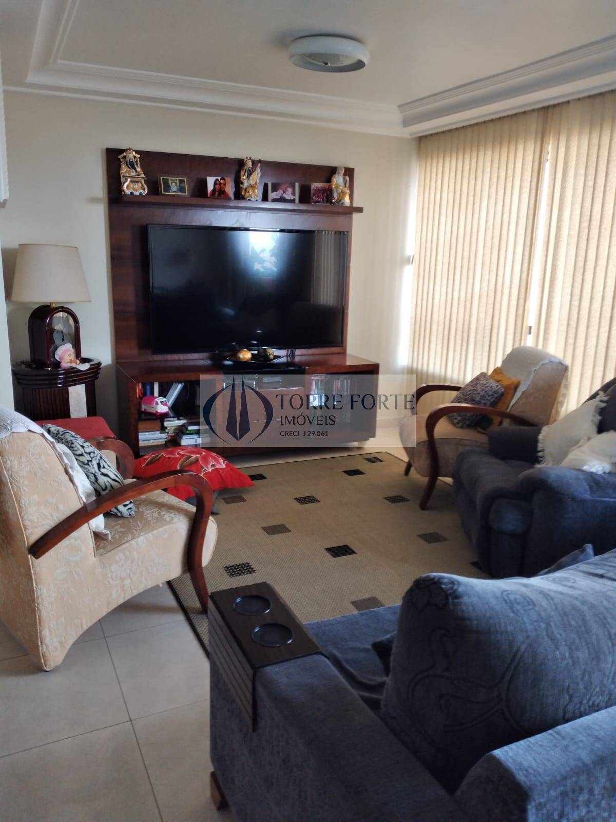 Apartamento à venda com 3 quartos, 147m² - Foto 1