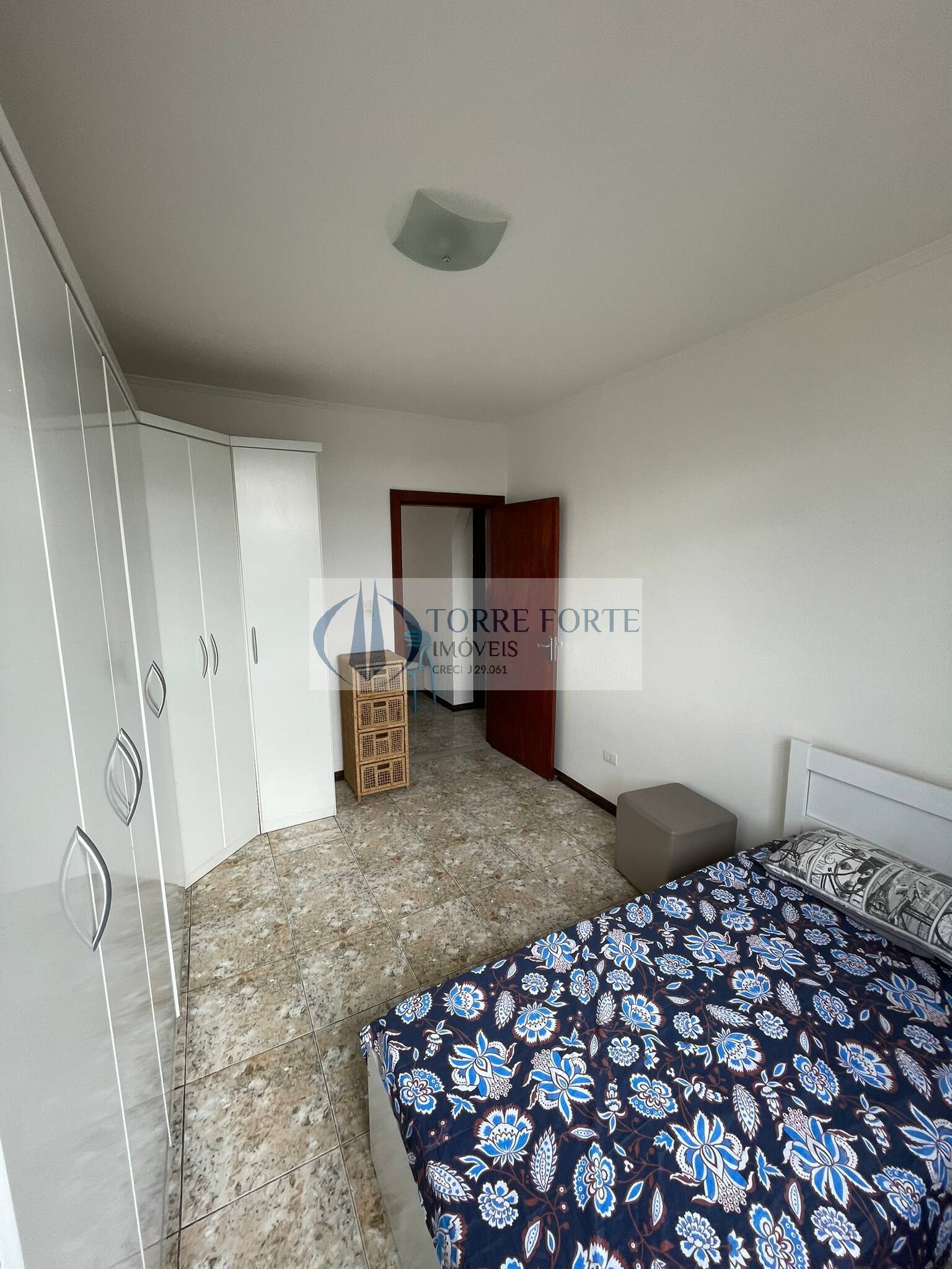 Apartamento à venda com 3 quartos, 96m² - Foto 3