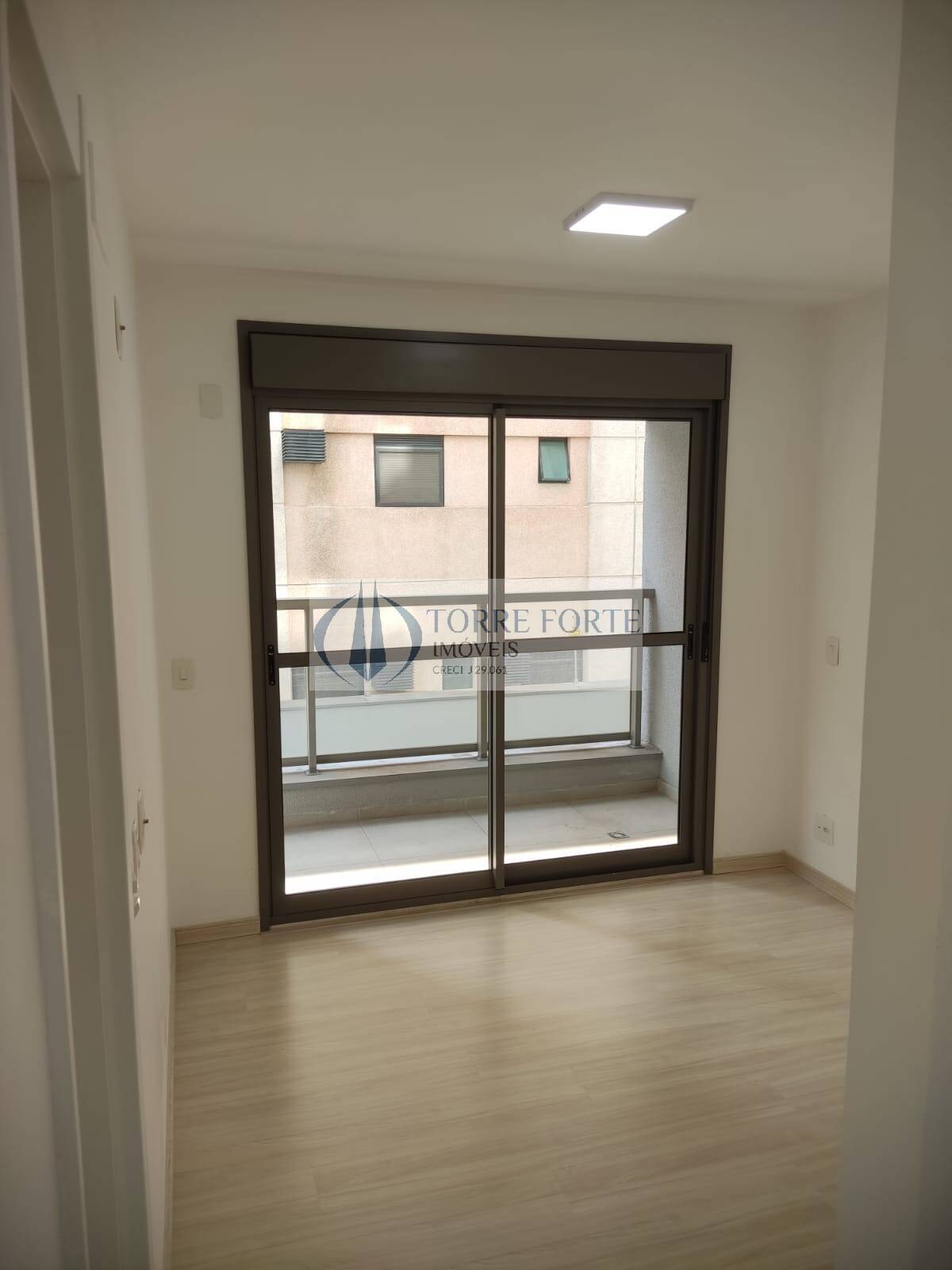 Apartamento à venda com 1 quarto, 42m² - Foto 2