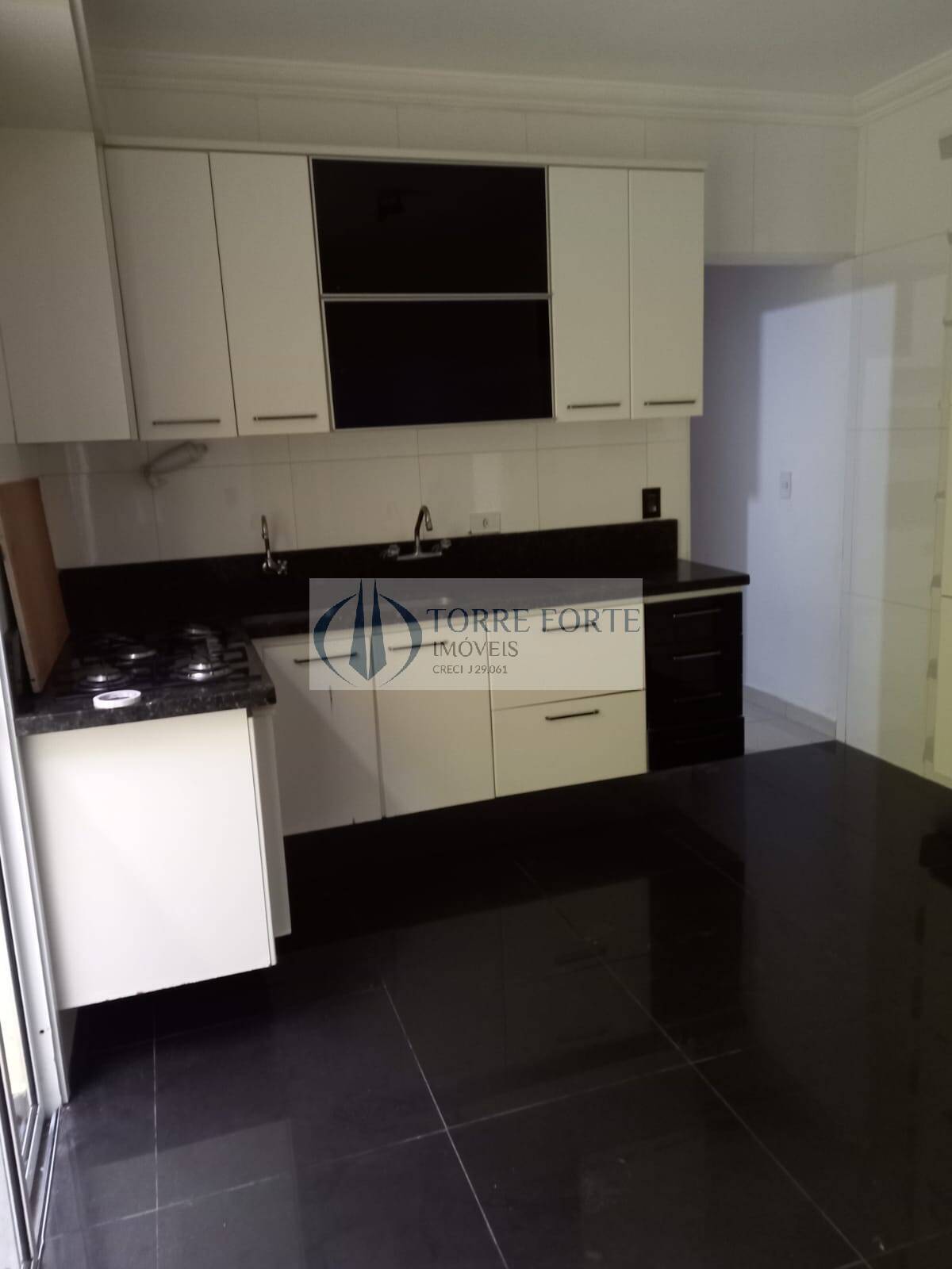 Casa à venda com 3 quartos, 170m² - Foto 2