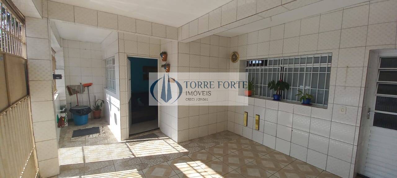 Sobrado para alugar com 4 quartos, 114m² - Foto 1