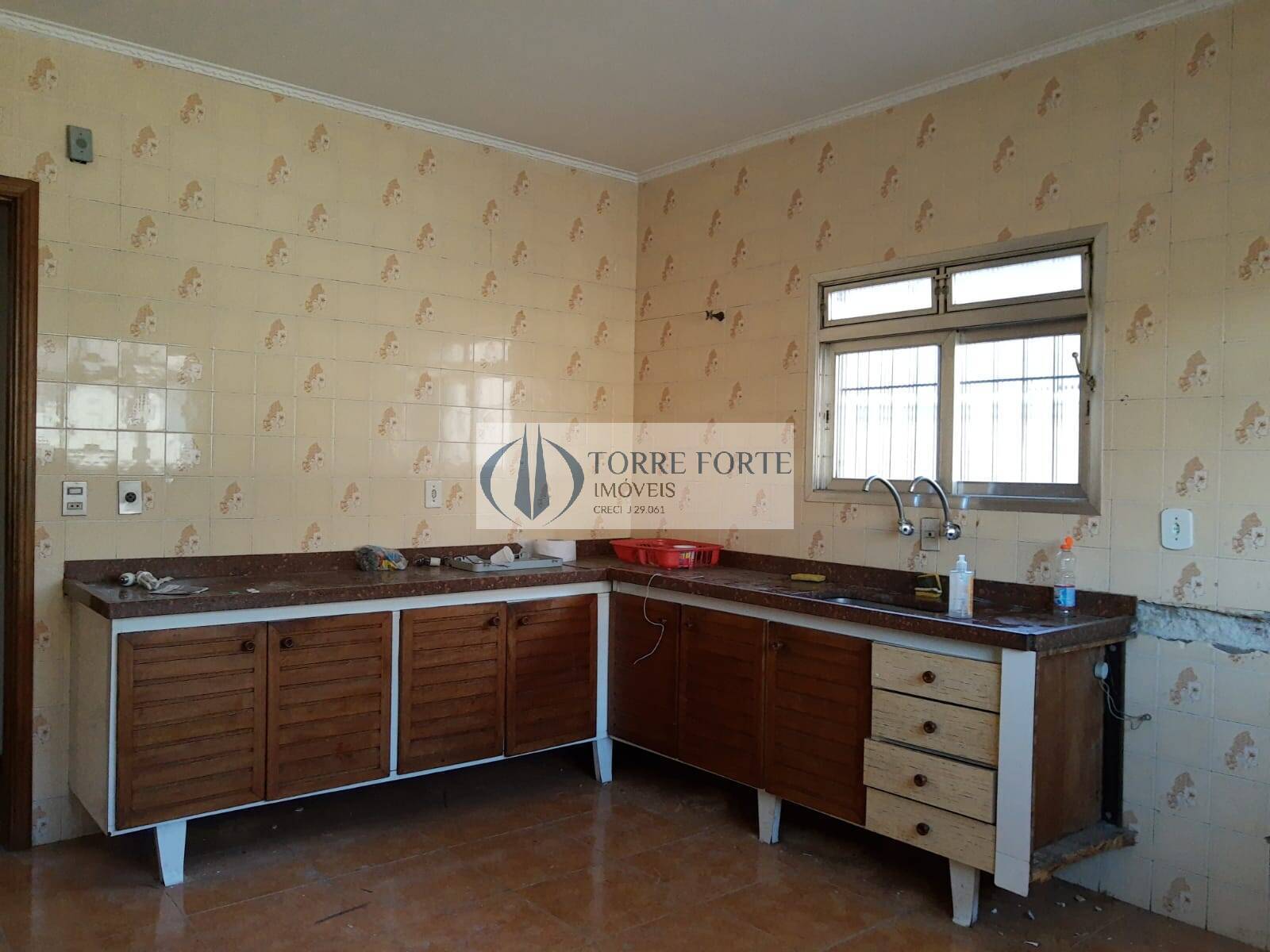 Casa à venda com 4 quartos, 200m² - Foto 3