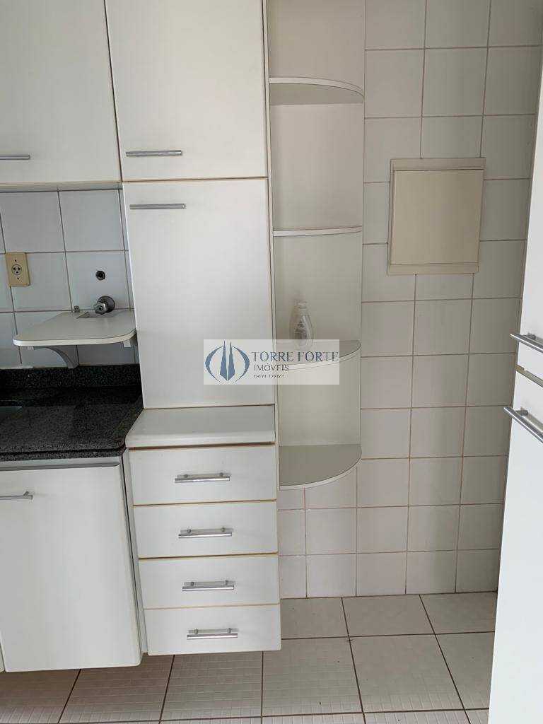 Apartamento à venda com 2 quartos, 70m² - Foto 3