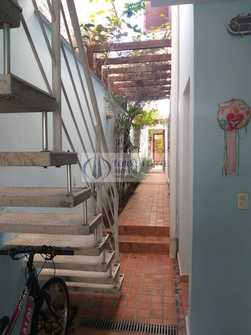 Casa à venda com 3 quartos, 198m² - Foto 9