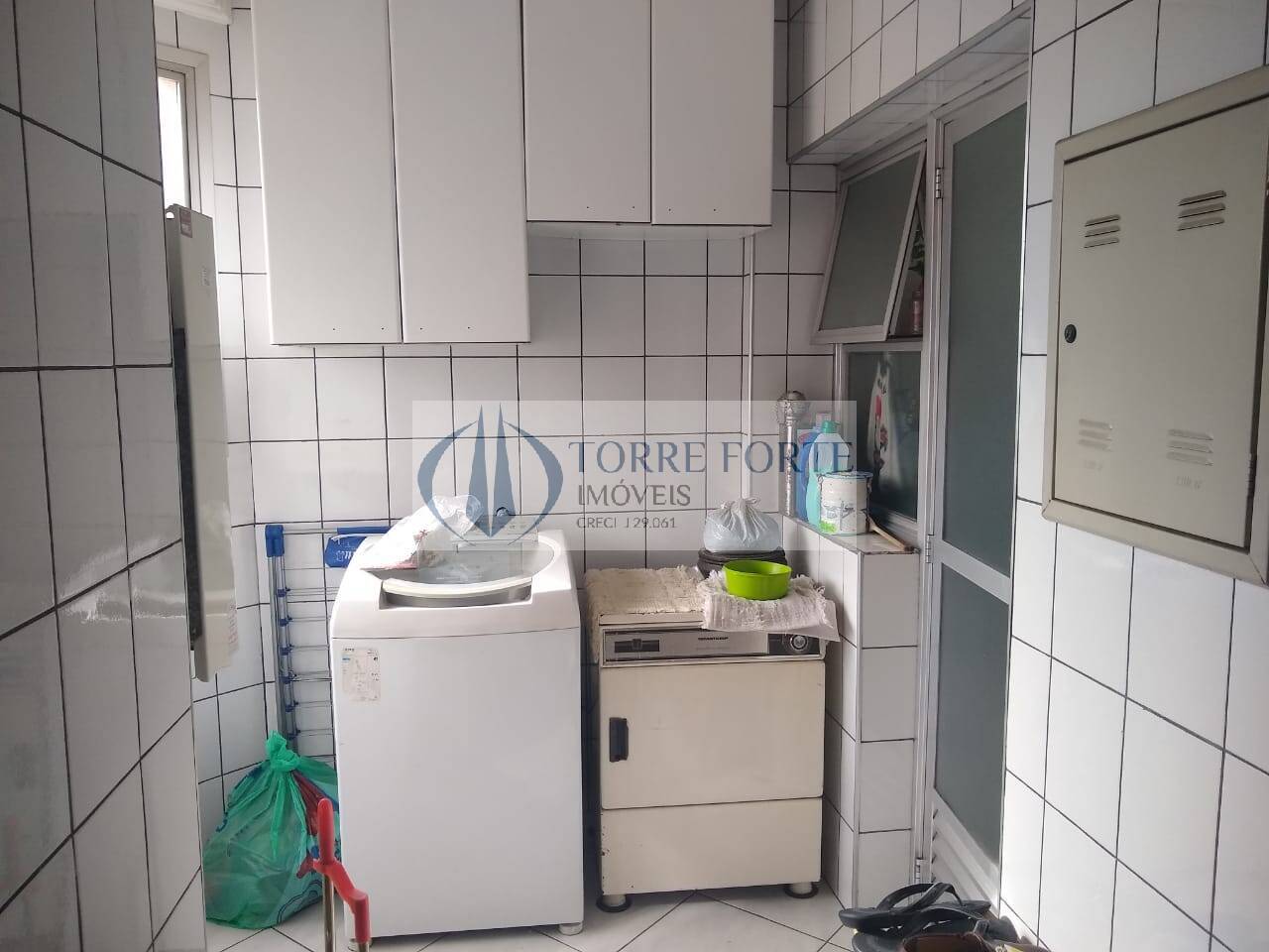 Apartamento à venda com 3 quartos, 107m² - Foto 2