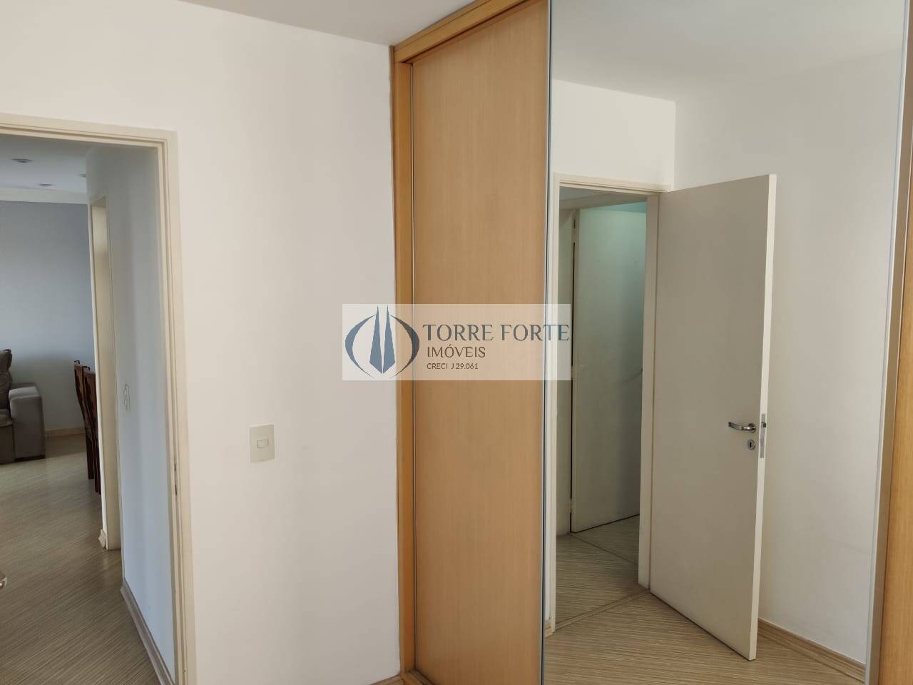 Apartamento à venda com 2 quartos, 64m² - Foto 2