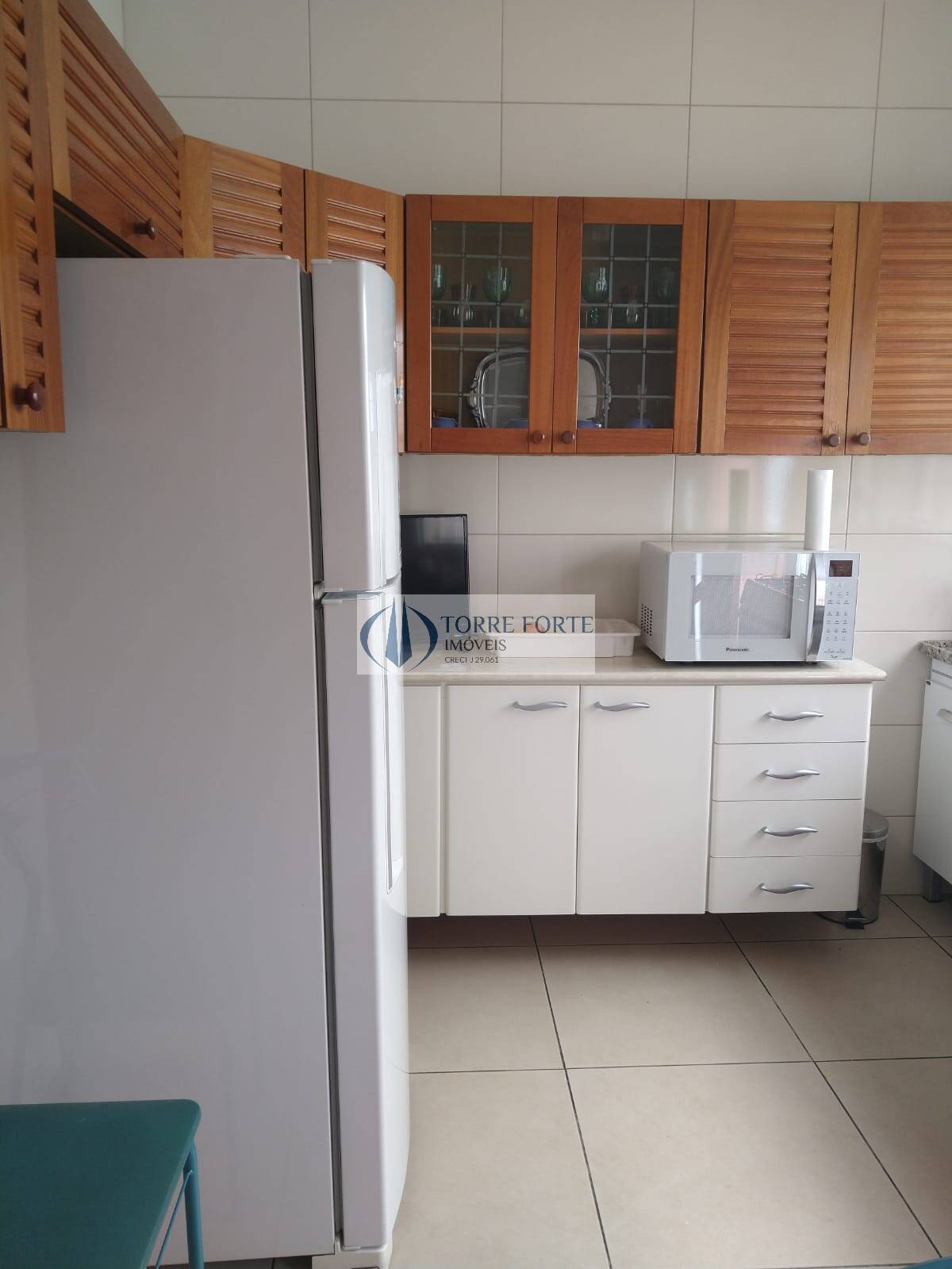 Casa à venda com 3 quartos, 230m² - Foto 2