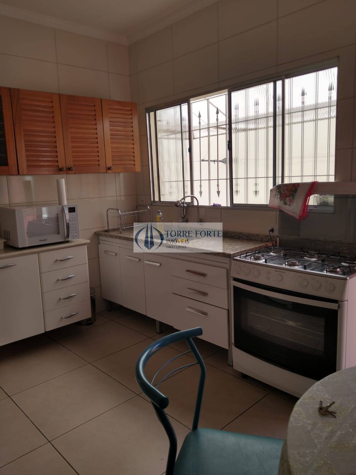 Casa à venda com 3 quartos, 230m² - Foto 1