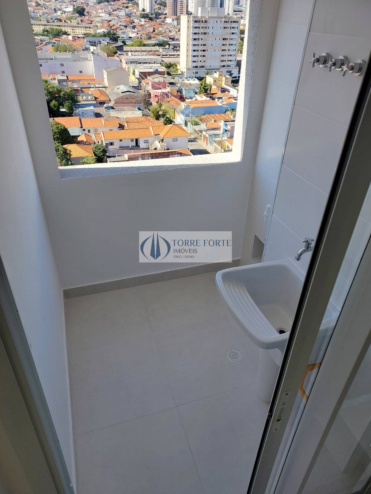 Apartamento à venda com 2 quartos, 64m² - Foto 3