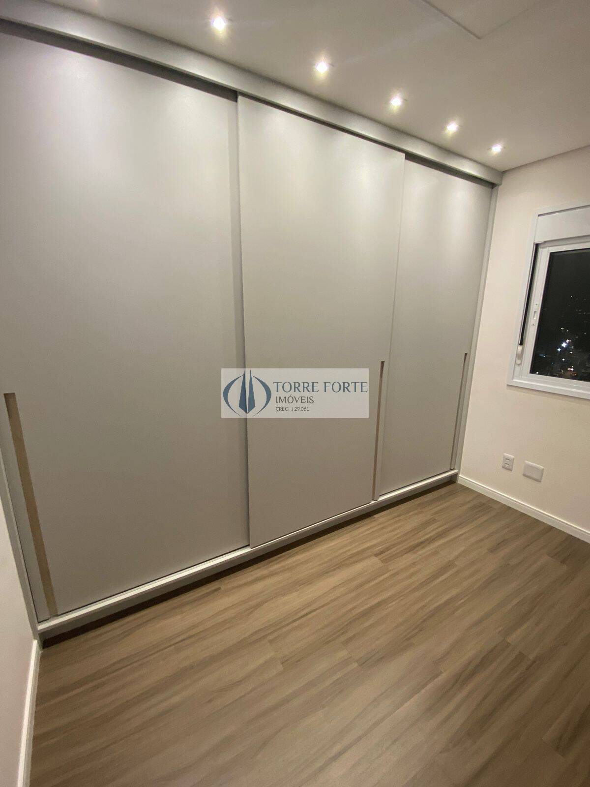 Apartamento à venda com 2 quartos, 64m² - Foto 10