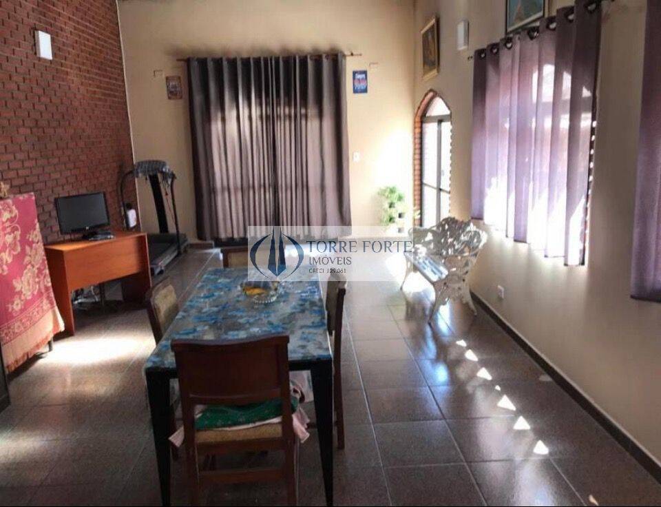 Sobrado à venda com 4 quartos, 250m² - Foto 2