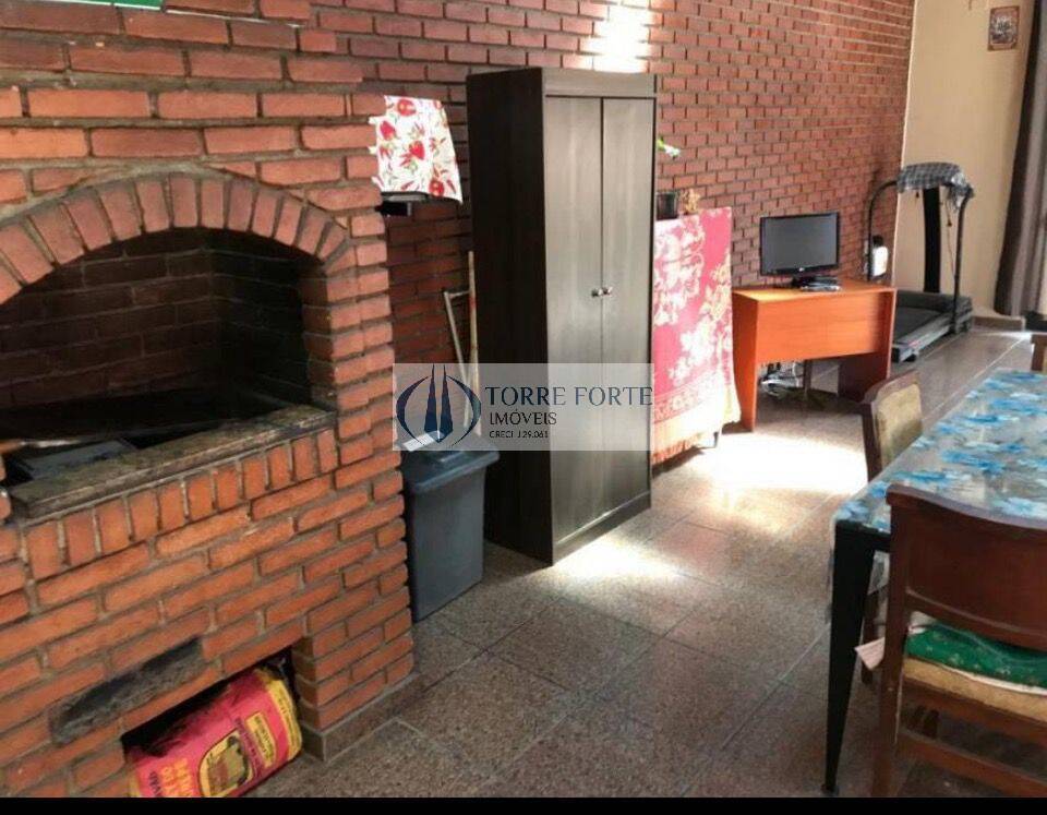 Sobrado à venda com 4 quartos, 250m² - Foto 1