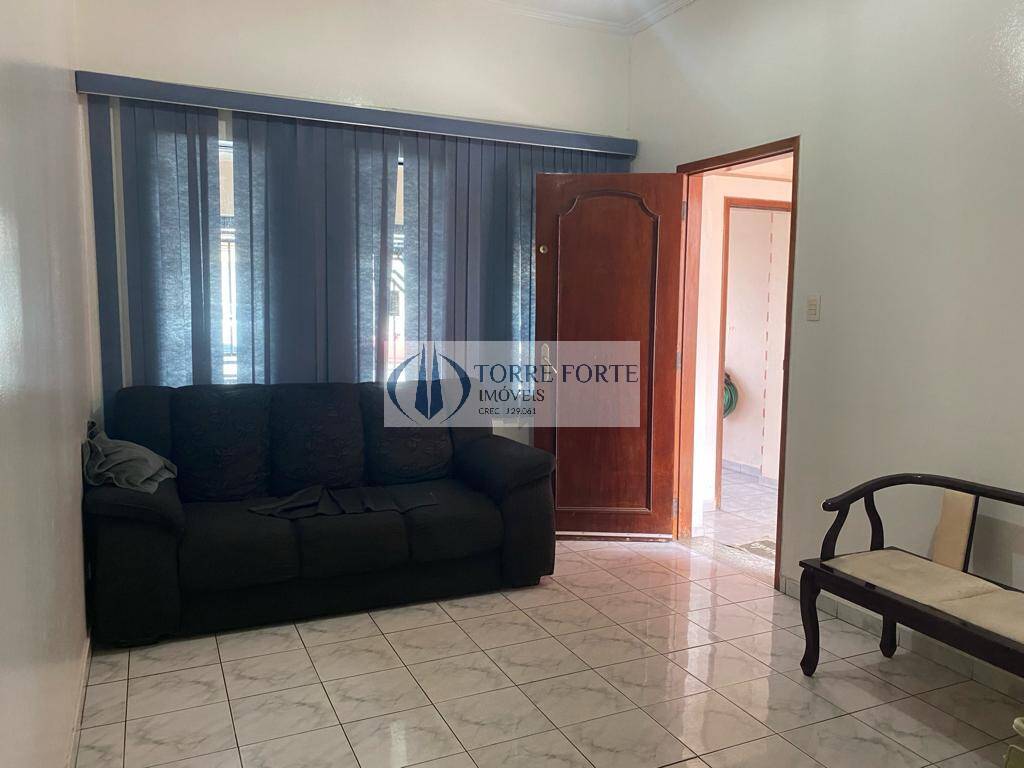 Casa à venda com 3 quartos, 236m² - Foto 1