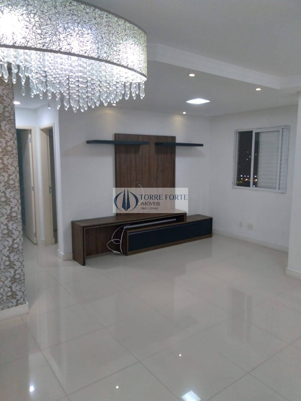 Apartamento à venda com 2 quartos, 64m² - Foto 2