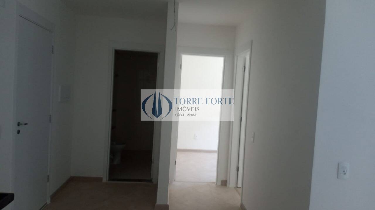 Apartamento à venda com 2 quartos, 42m² - Foto 2