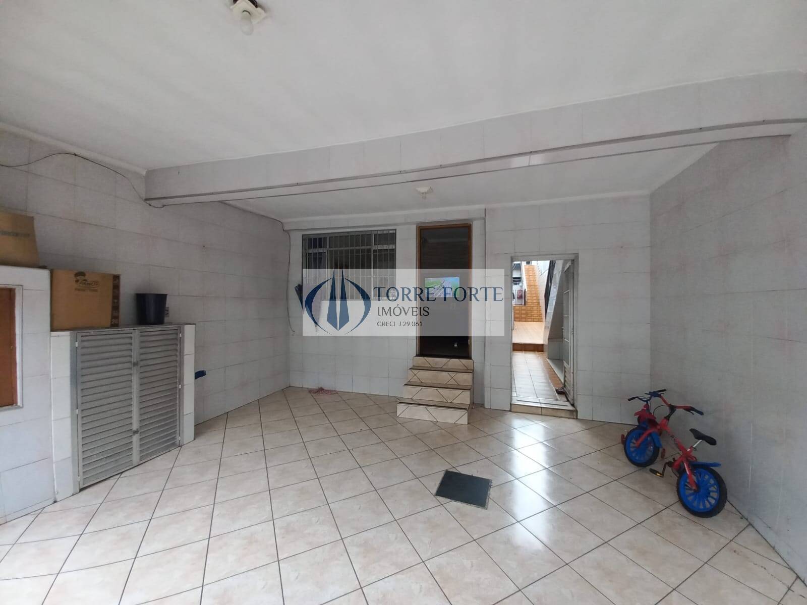 Casa à venda com 4 quartos, 150m² - Foto 1