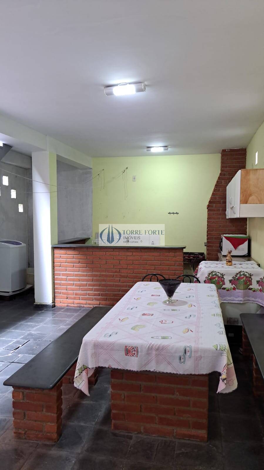 Casa à venda com 2 quartos, 220m² - Foto 1