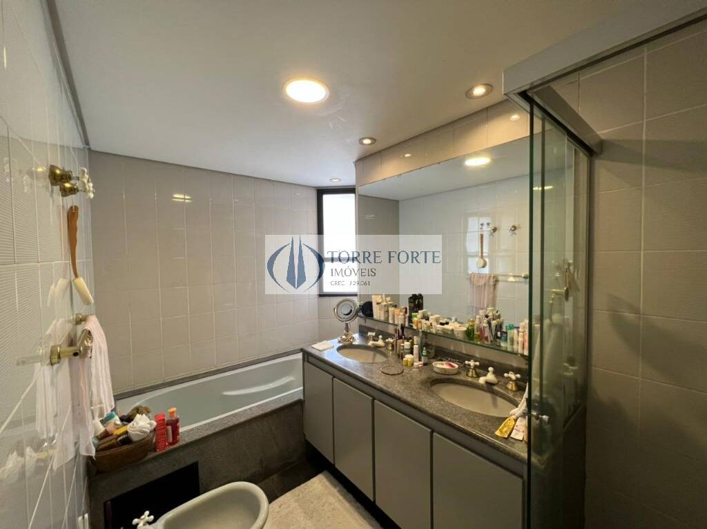 Apartamento à venda e aluguel com 4 quartos, 220m² - Foto 4