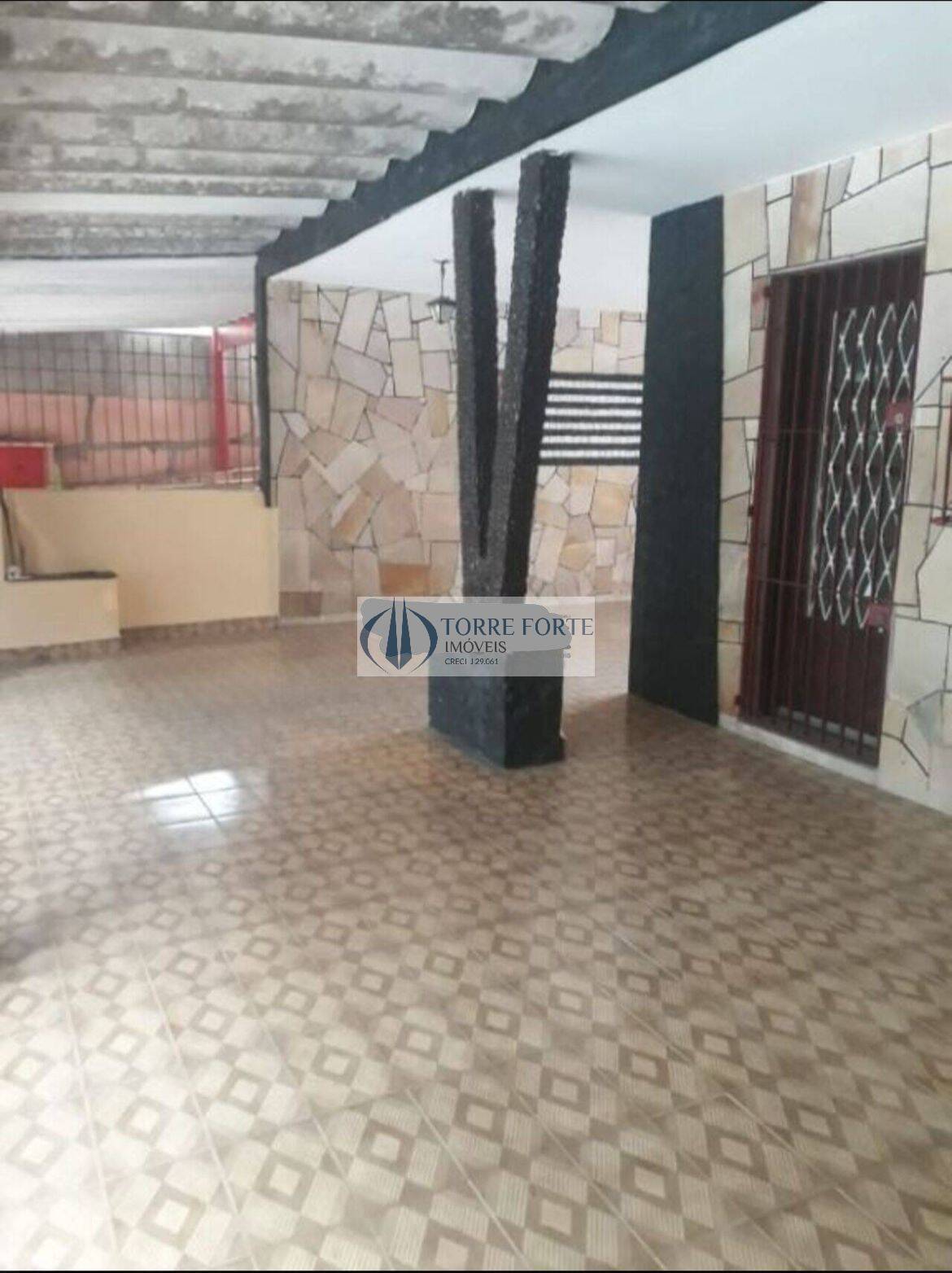 Casa à venda com 7 quartos, 240m² - Foto 1