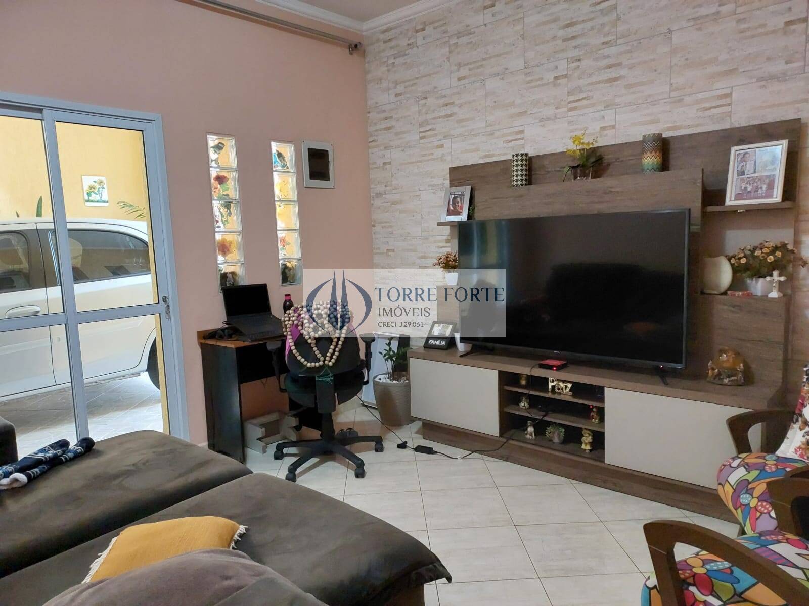 Casa à venda com 2 quartos, 140m² - Foto 1