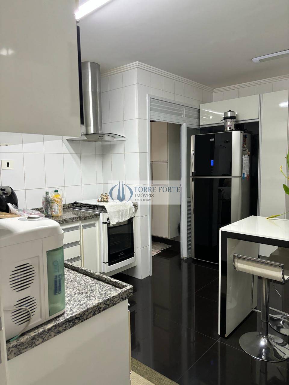 Apartamento à venda com 3 quartos, 134m² - Foto 17