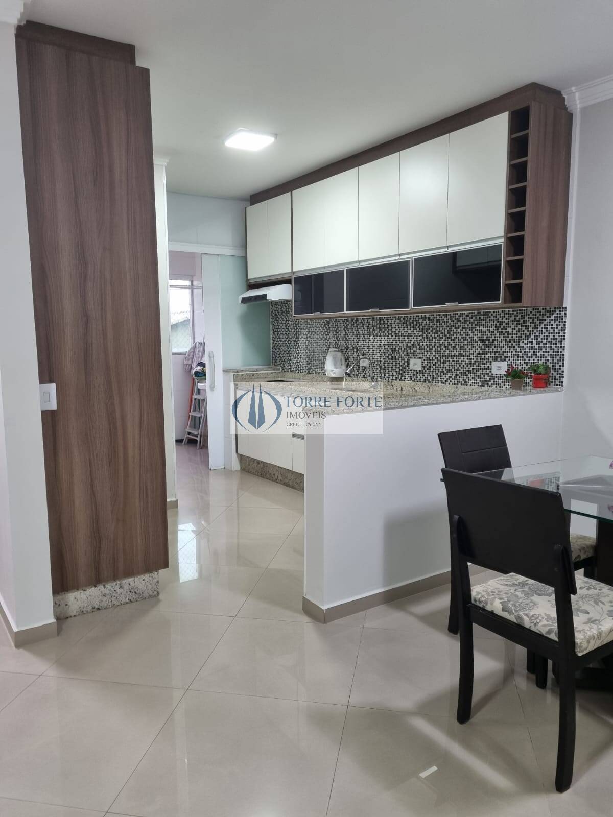 Apartamento à venda com 2 quartos, 63m² - Foto 2