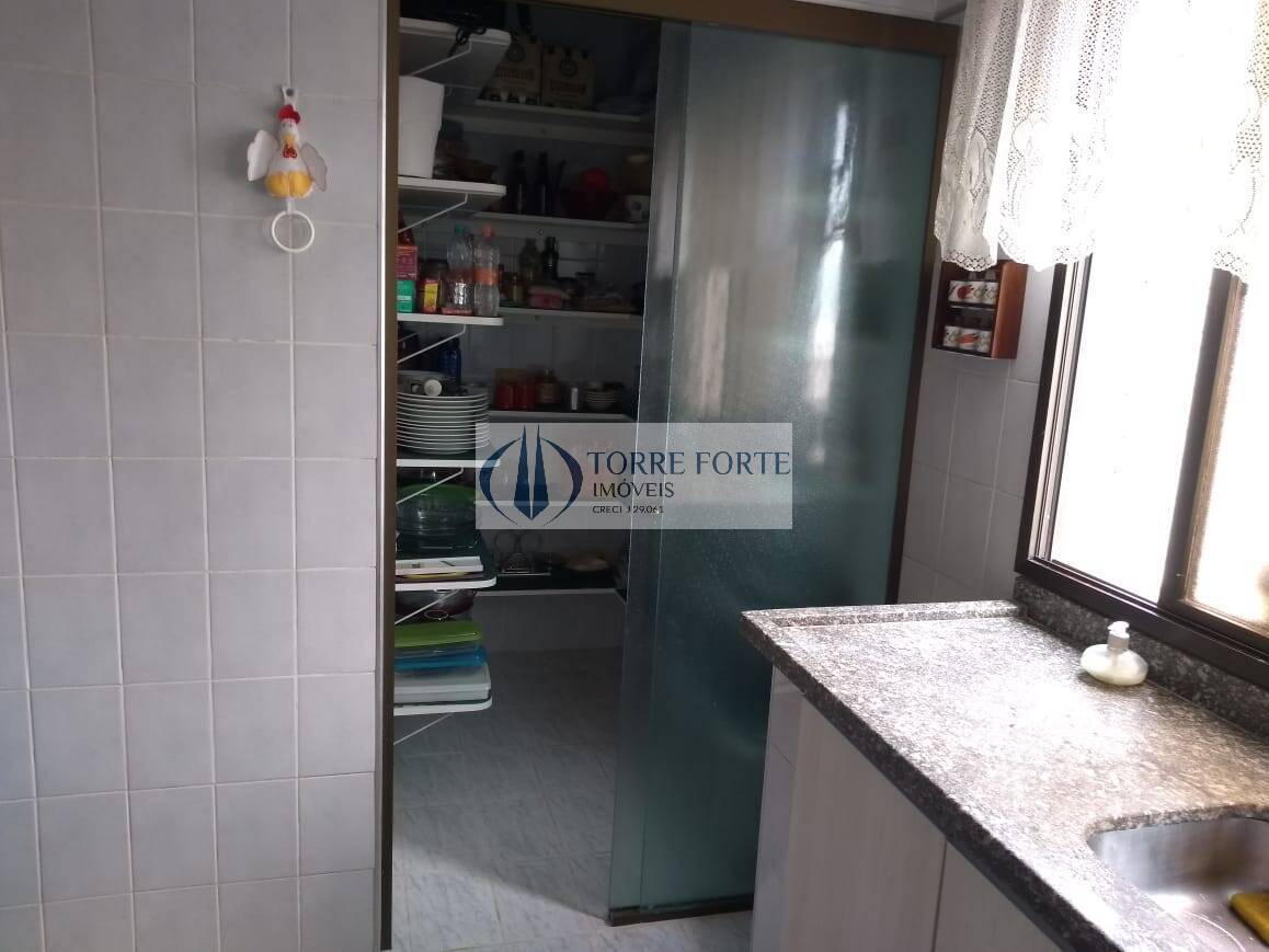 Apartamento à venda com 3 quartos, 140m² - Foto 19