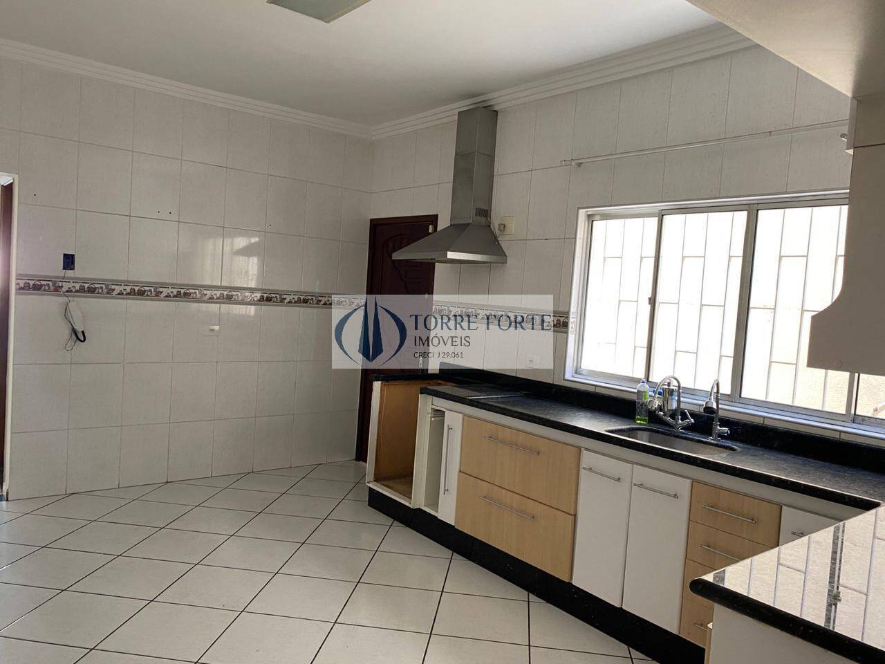 Sobrado à venda com 3 quartos, 150m² - Foto 2