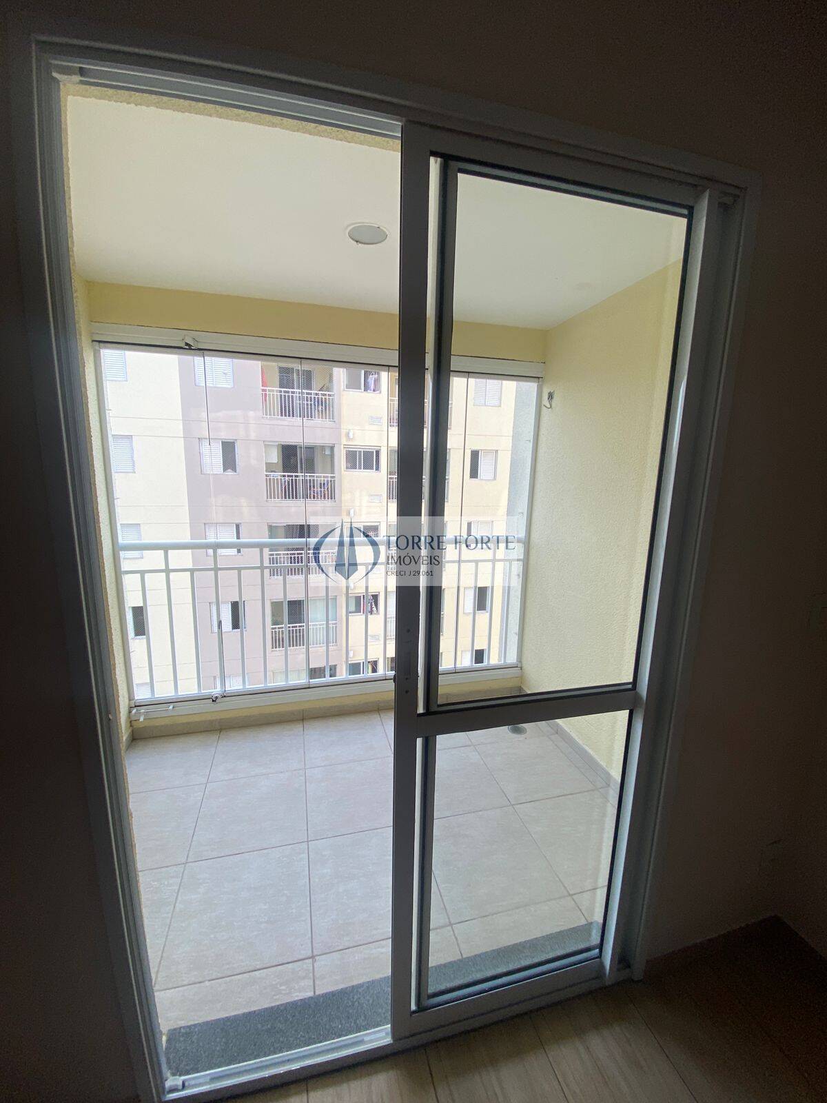 Apartamento à venda com 2 quartos, 64m² - Foto 2