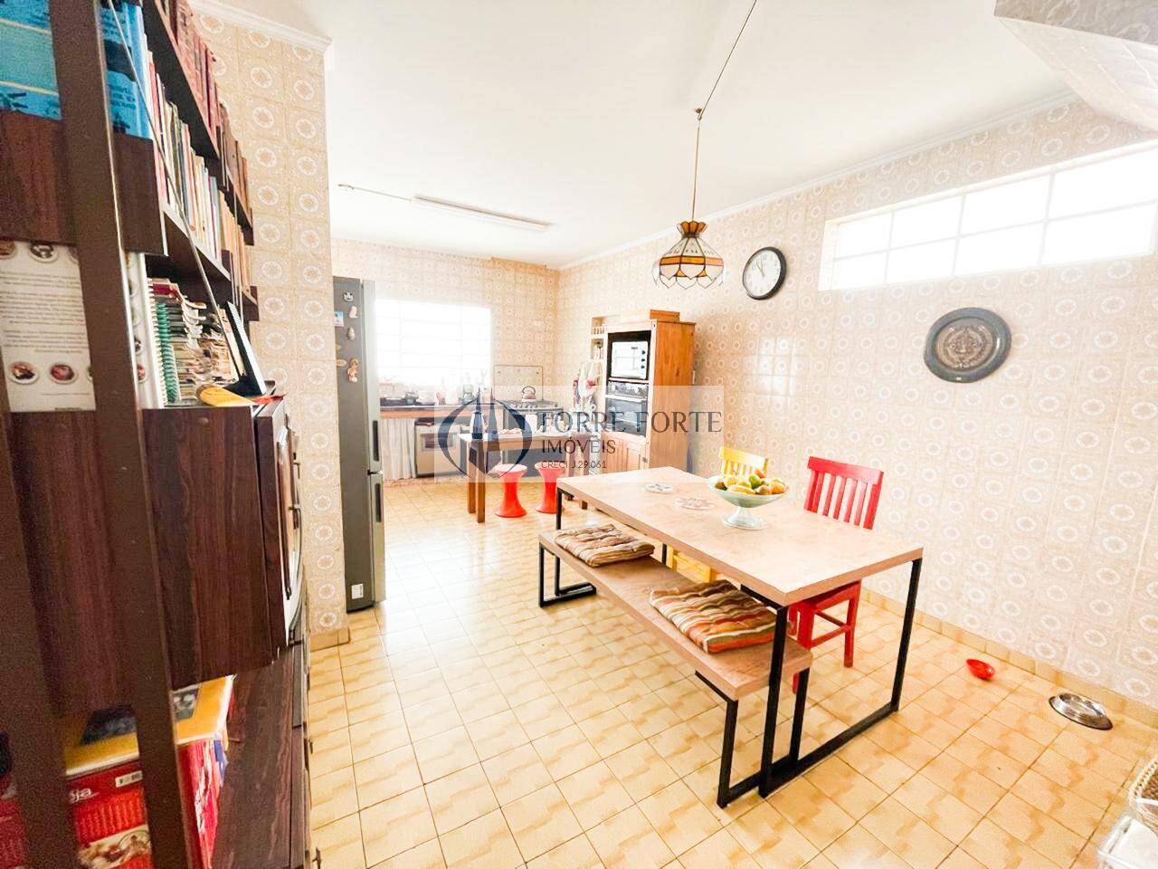 Casa à venda e aluguel com 3 quartos, 317m² - Foto 11