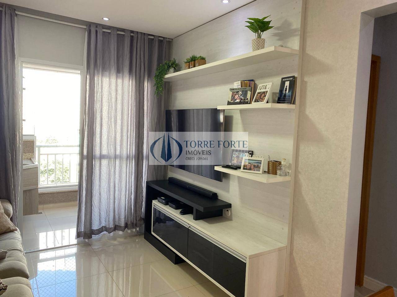 Apartamento à venda com 2 quartos, 66m² - Foto 1